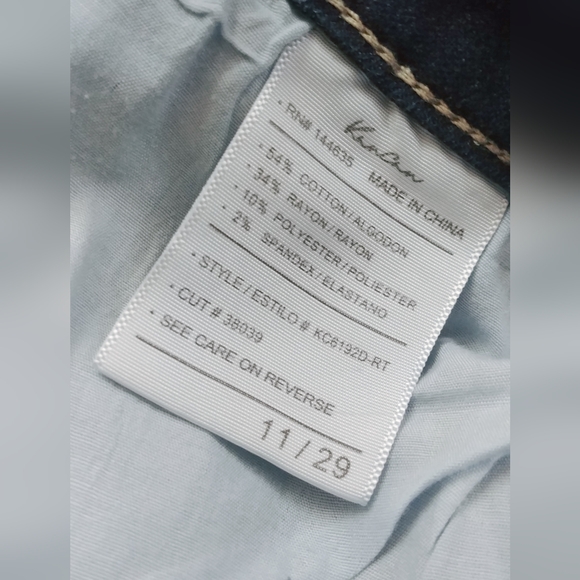 Holding You So Tight Womens distressed button fly cuff jeans NWT size 11/29 - Picture 7 of 12